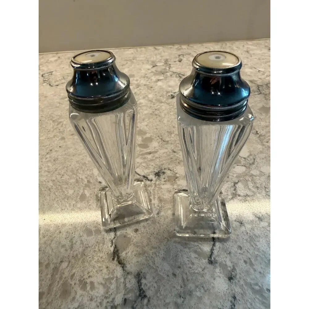 Vintage Deco Deluxe Free Flow Salt and Pepper Shakers Pyramid Design Square